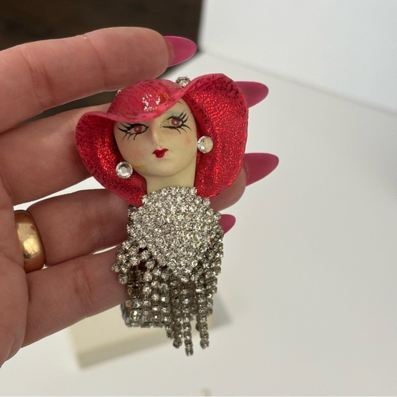 Red hast porcelain face stretch bracelet with rhinestones - Picture 7 of 8